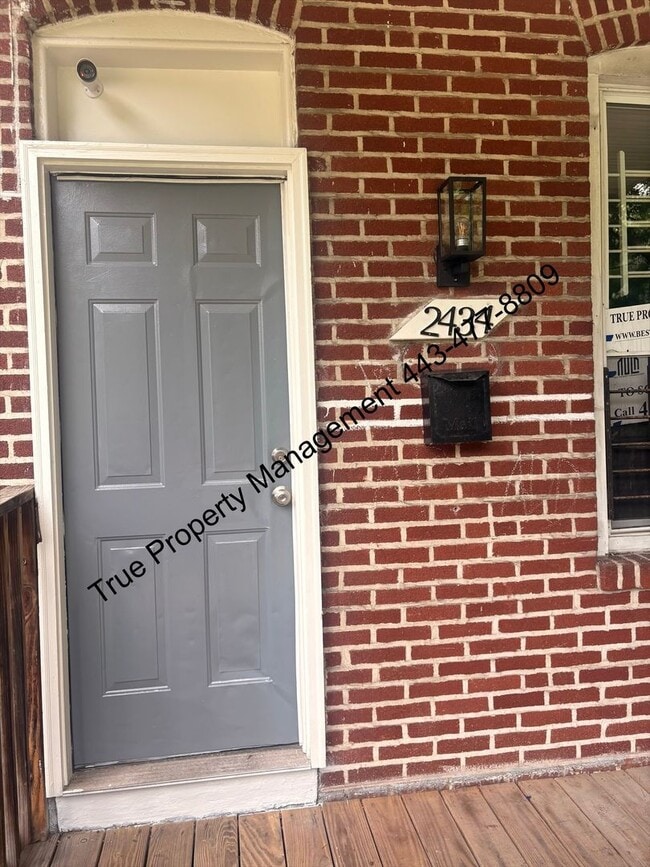 Photo - Spacious 3 Bedroom Home with Backyard & In-Unit Washer/Dryer