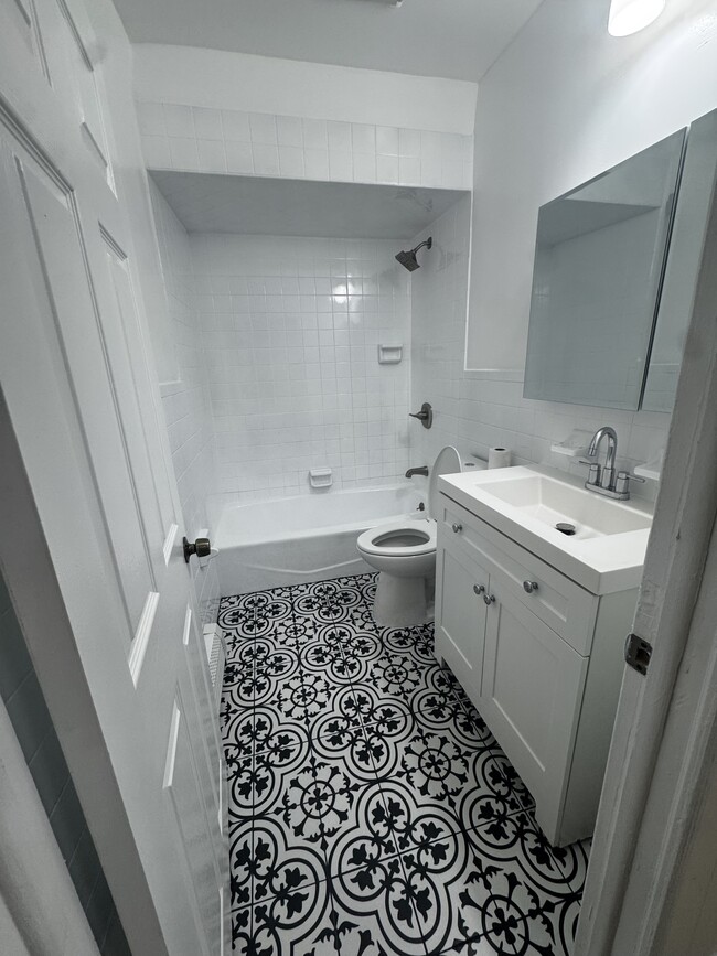 Building Photo - 4404 Liberty Ave Unit 2