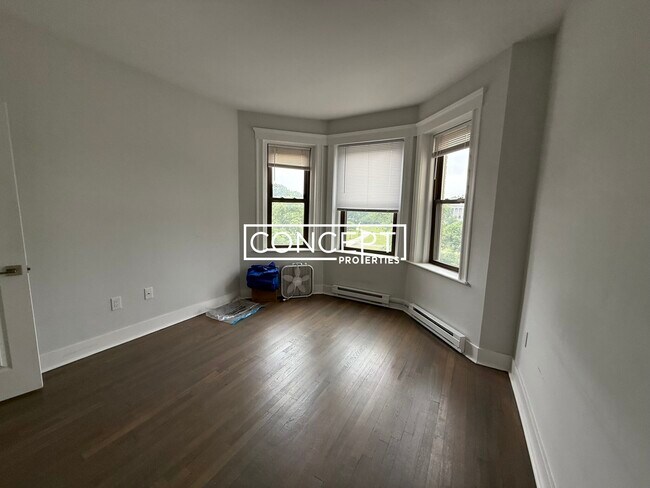 Building Photo - 81 Park Dr Unit 15CP