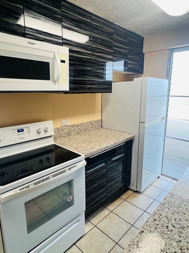 Photo - Beautifully Updated 1BR Condo Minutes from Waikiki/Ala Moana Unit 904