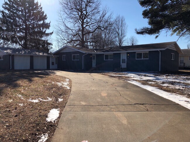 Building Photo - 2718-2720 S. Stewart Unit 2718