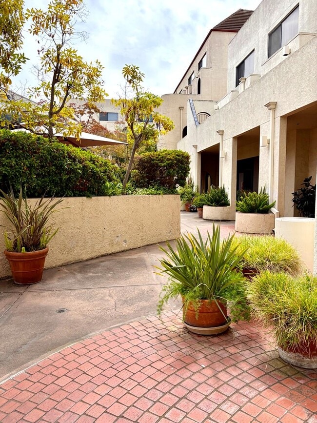 Photo - 117 California Ave