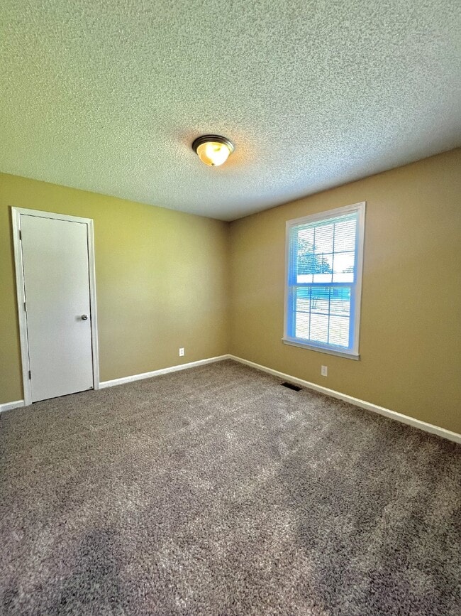 Photo - "Charming 3-Bedroom Rental with Modern Amenities in Clarksville, TN!"