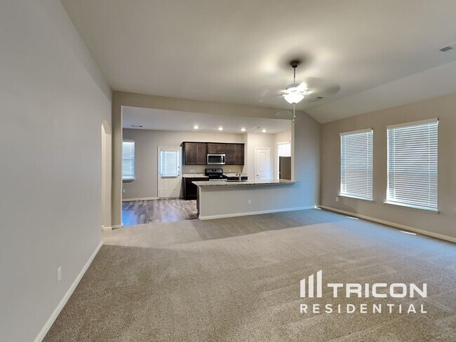 Photo - 733 Clark Dr