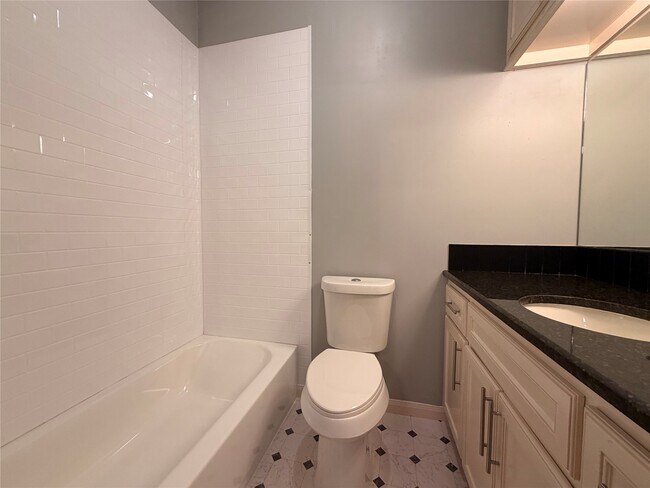Photo - 1147 Norham St