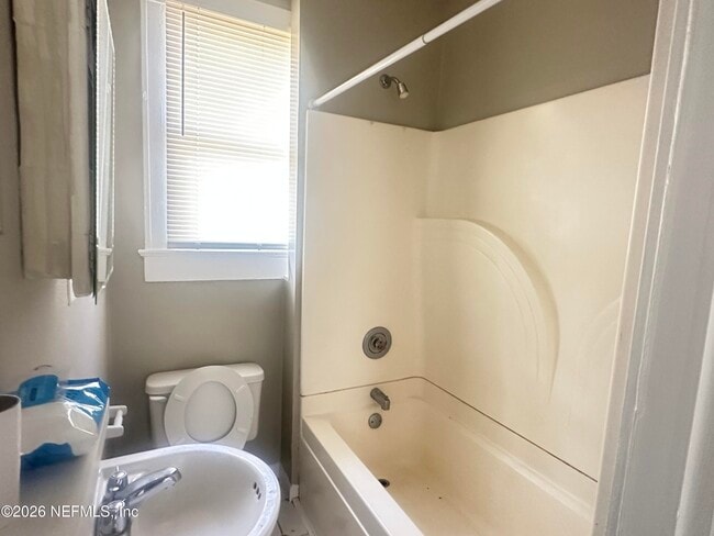 Photo - 2220 Faws St