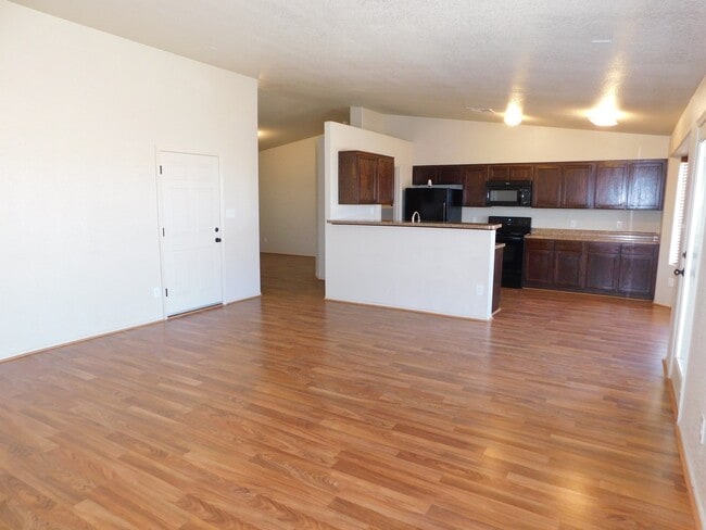 Photo - 4 BEDROOM HOME IN SAGUARO!