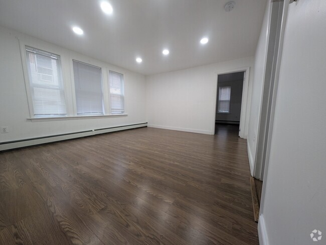Building Photo - 439 Riverside Dr Unit 2 Rental