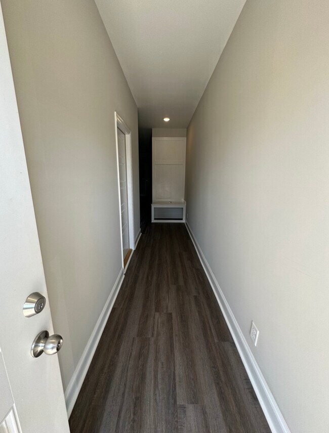 Building Photo - 119 W Rossview Rd Rental