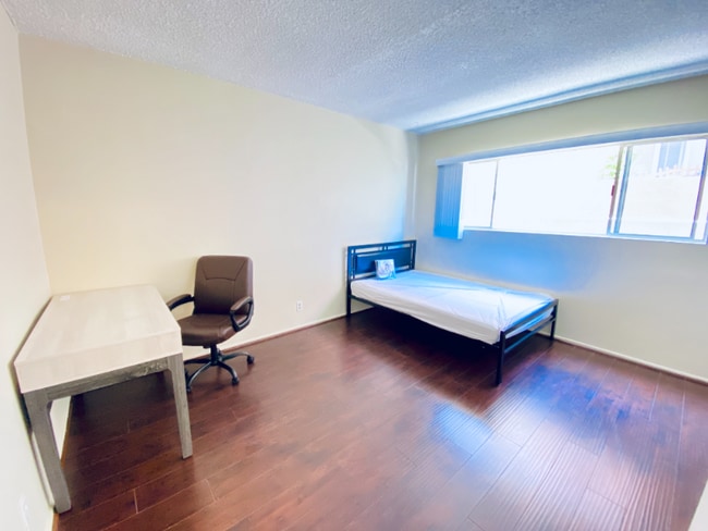 1440 Centinela Ave