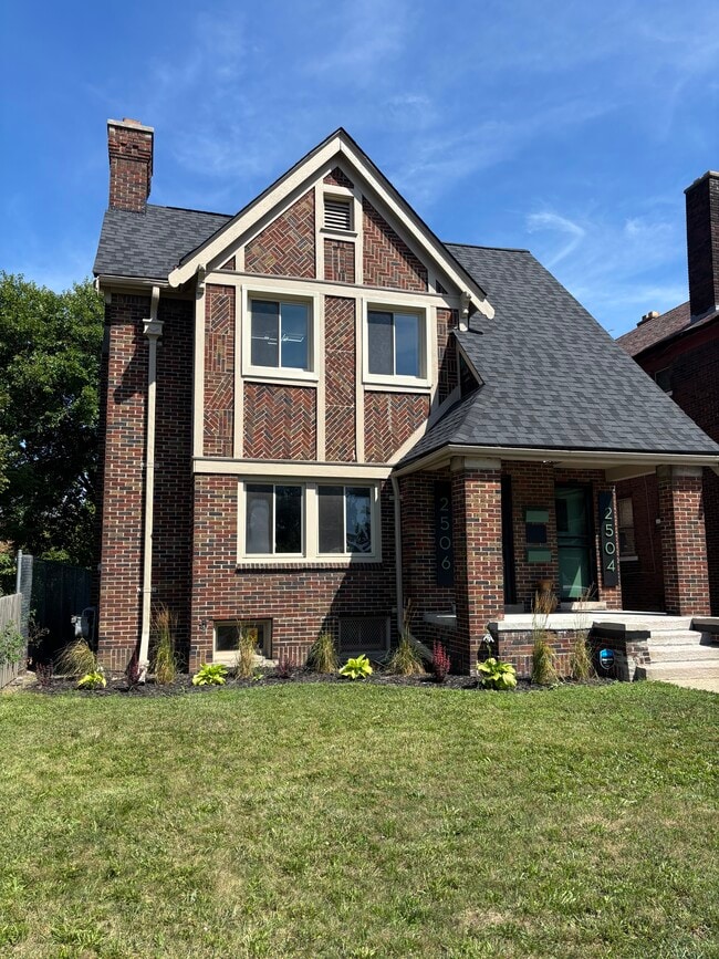 Building Photo - 2506 W Euclid St Unit 2506 Rental