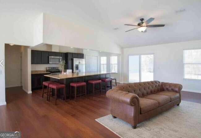 Photo - 105 Juliana Pl