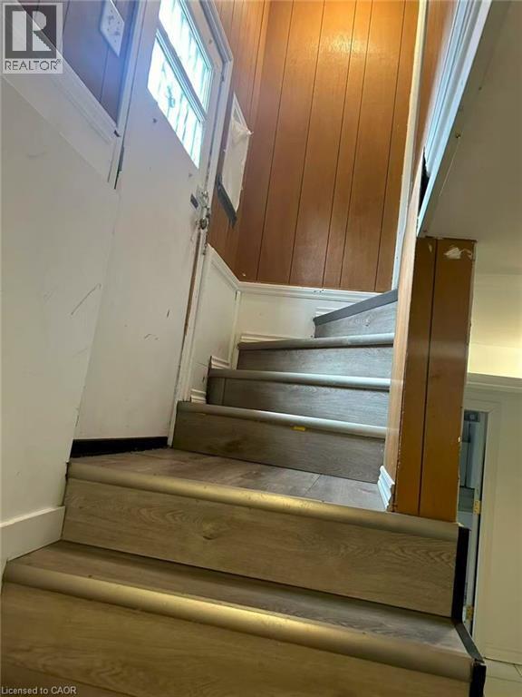 Photo - 35 Kingsmount St N