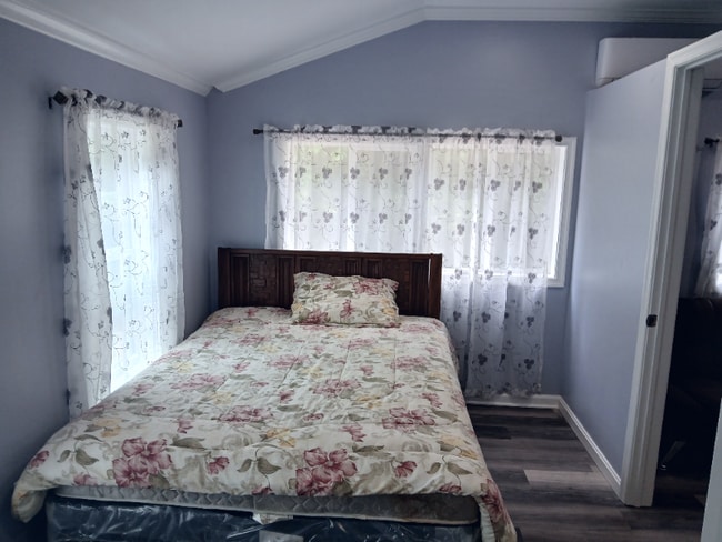 Photo - 204 Southwood Rd