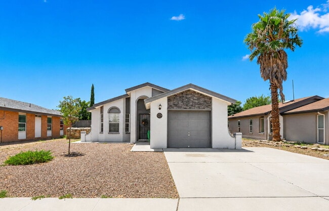 Building Photo - Charming 3-Bed 2 Bath with Refrigerated Air in Horizon City