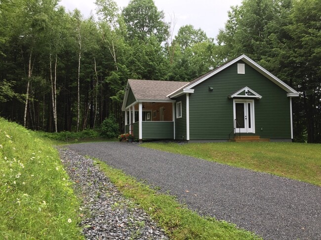 east entrance - 3819 VT-44 House