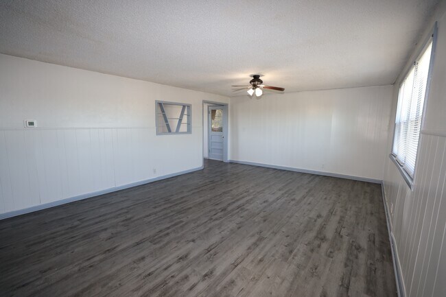 Photo - 425 S George Nigh Expy