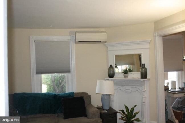 Photo - 820 W Bridge St