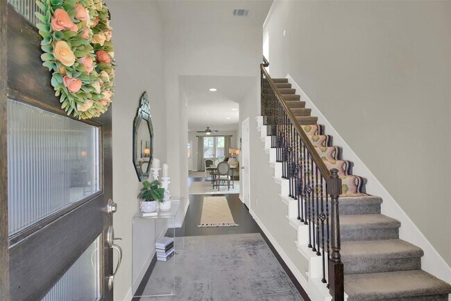 Photo - 305 Satsuma Dr