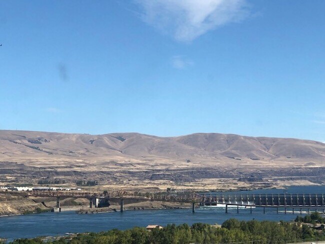 1 Bedroom cabin with Columbia River view a... - 1 Bedroom cabin with Columbia River view a... House