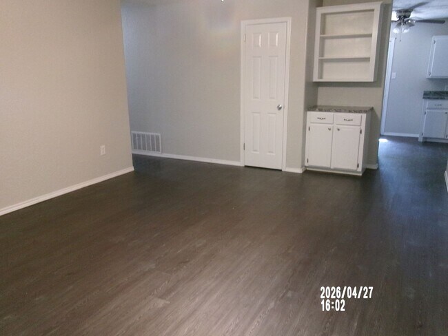 Photo - 106 N Elk Dr