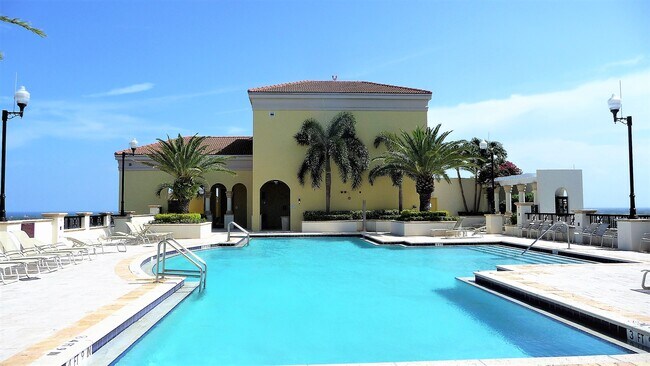 Building Photo - 801 S Olive Ave