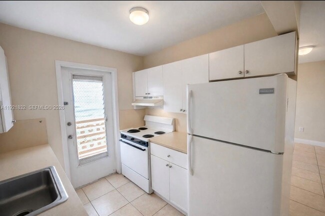 Building Photo - 12275 NE 19th Ave Unit 11