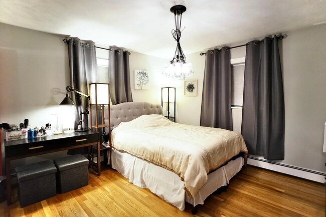 Photo - 12 Riverside St