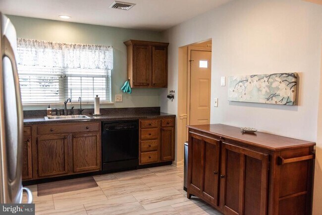 Photo - 609 Cambridge Ct