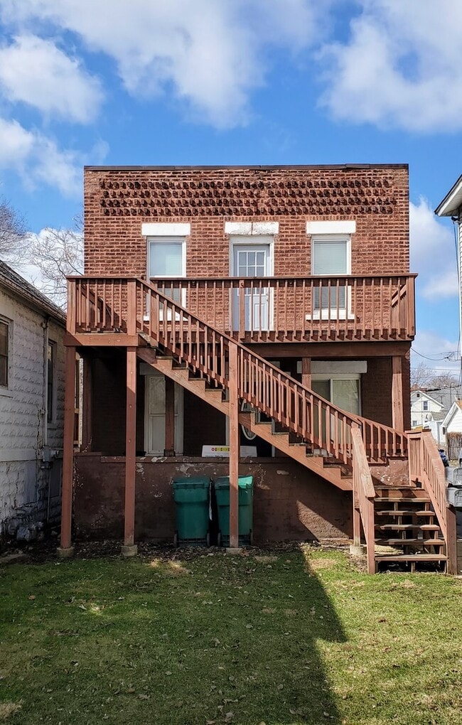 Building Photo - 837 N Broadway St Rental