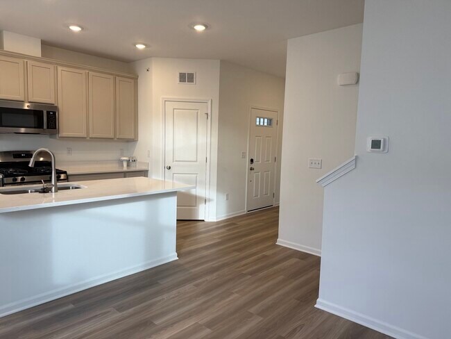 Photo - 302 Kingsport Dr