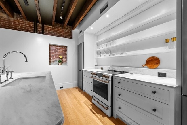 Photo - 320 Tappan St Unit 4