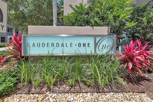 Photo - 2421 NE 65th St Unidad 402