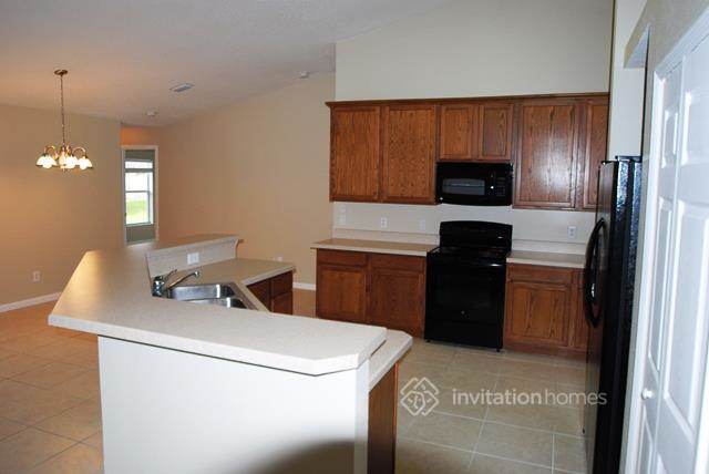 Photo - 686 Ballon Terrace SE