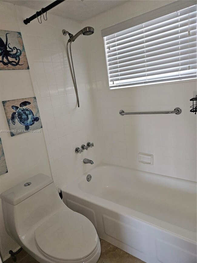 Photo - 9441 Live Oak Pl Unidad 407