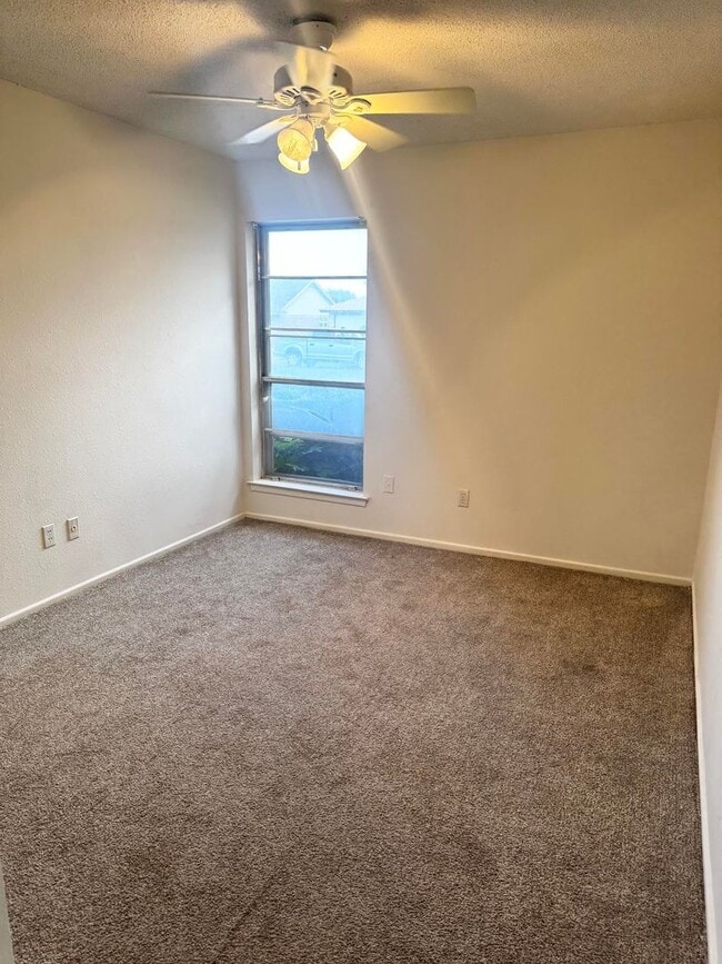 Photo - 3 Bedroom 2 Bathroom For Rent