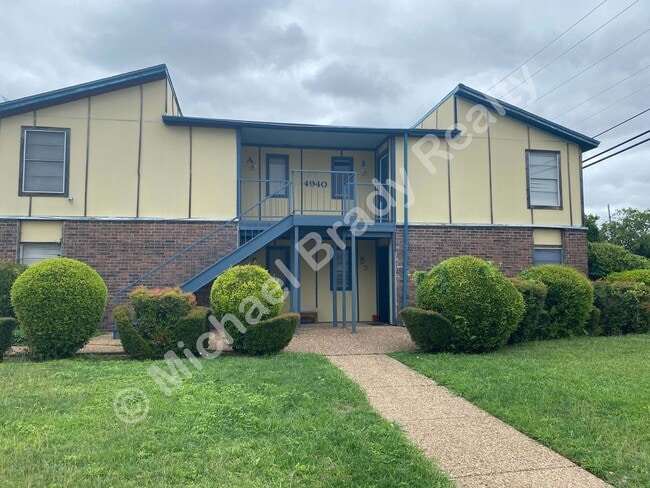 Building Photo - 4950 Cloyce Ct Unit C