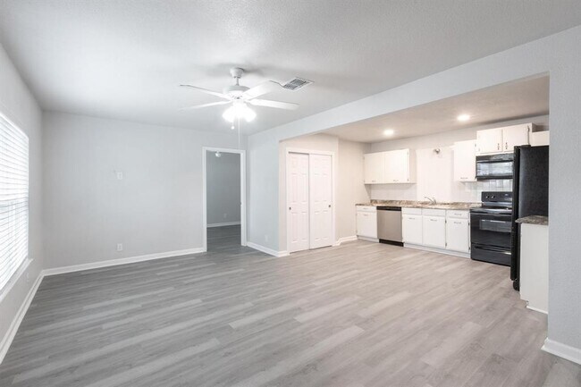 Photo - 1445 Hillview Ave