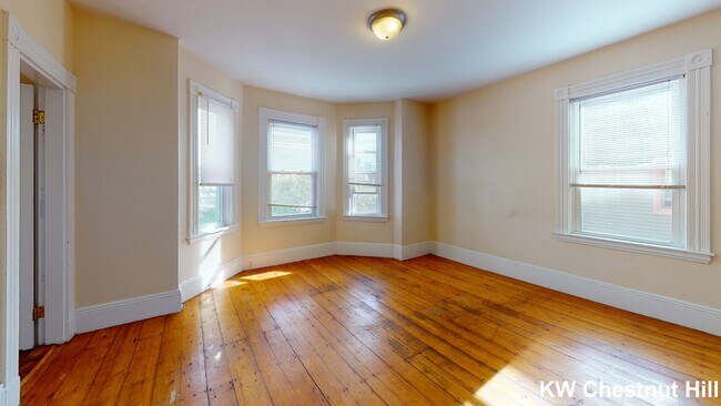 Photo - 192 Hillside St