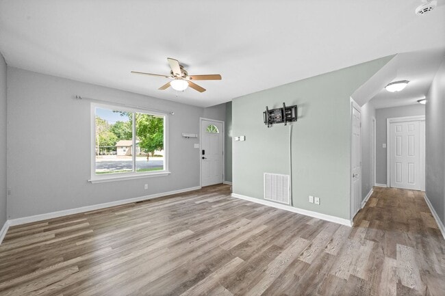 Photo - 573 Kathryn Ct