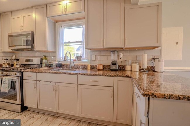 Photo - 114 Colburn Dr