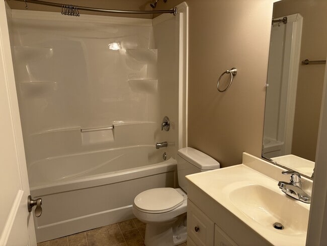 Photo - 107 A 26 St