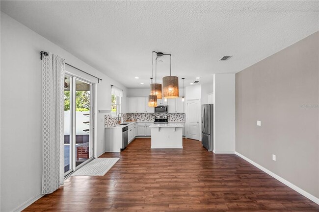 Photo - 2813 Shelburne Way