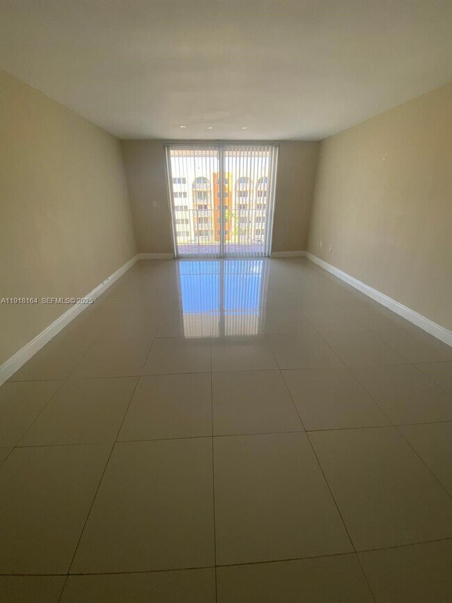 Building Photo - 6970 NW 186th St Unit 3-410