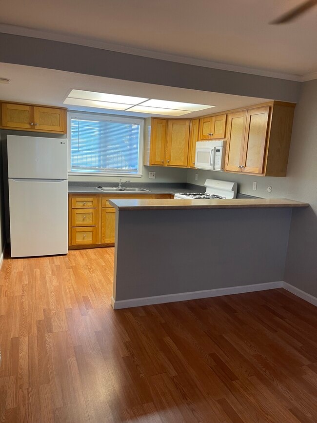 Photo - 5746 Tilton Ave