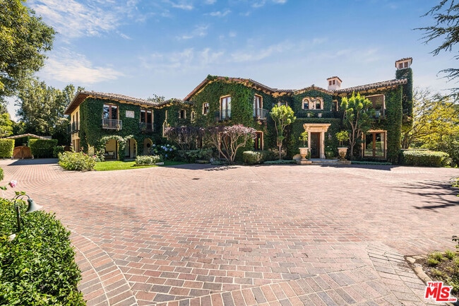 1550 Amalfi Dr