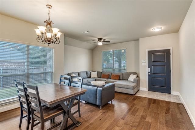 Photo - 1827 Lake Travis Dr