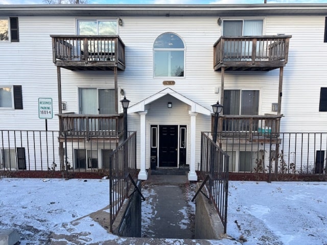 Building Photo - 1611 Center Point Rd NE Unit 1611-08