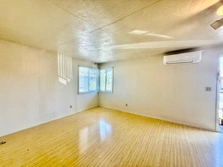 Building Photo - 640 E 16th Alley Unit 1