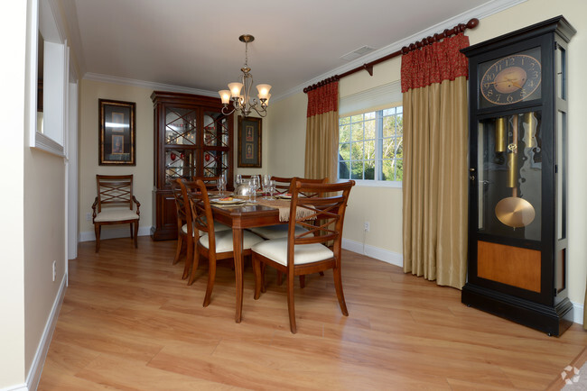 Photo - Chateau Chatillon Apartments